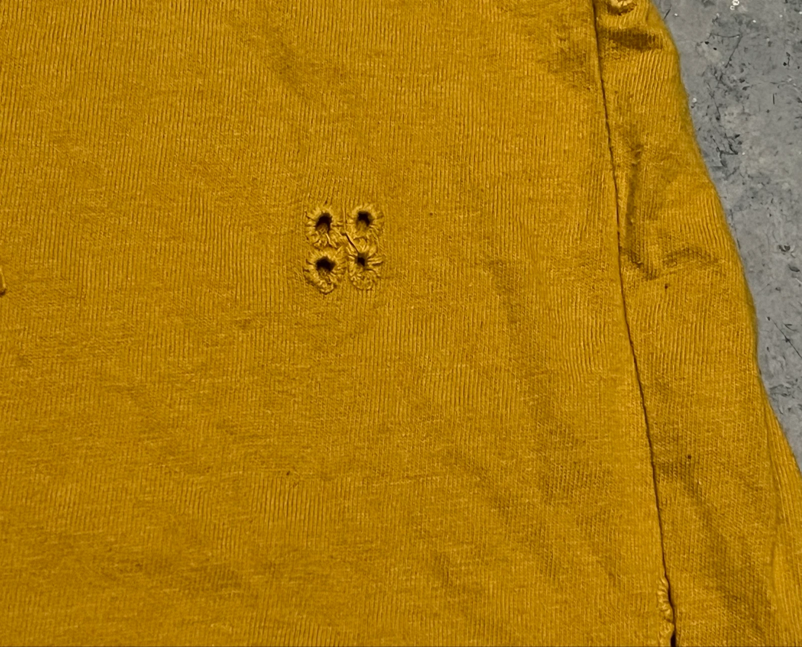 Camiseta naranja con calados  – photo 14